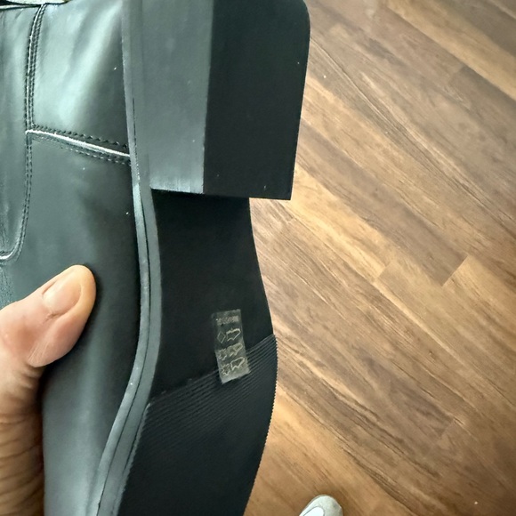 Ganni Aged Effect Leather Ankle Boots (size 41 EU/IT 10 US) - Picture 7 of 8